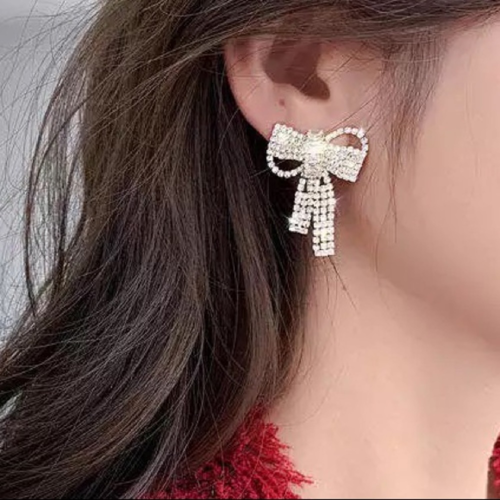 NEW - Stunning 14K White Gold Diamond Bow Knot Earrings